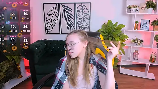 LayriantaVee online show from February 25, 6:47 am