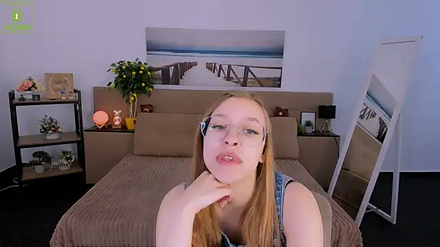 LayriantaVee online show from March 5, 6:54 am