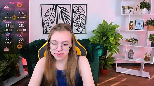 LayriantaVee online show from March 7, 6:57 am