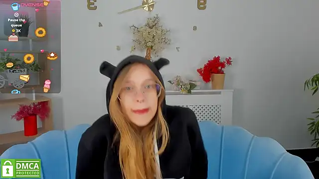 LayriantaVee online show from October 10, 6:12 am