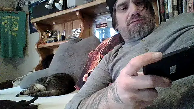 Snapshot of clitstitsandbongrips chatting on December 3, 4:06 pm clitstitsandbongrips online show from December 3, 4:06 pm