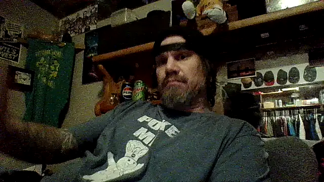 Snapshot of clitstitsandbongrips chatting on December 6, 11:33 am clitstitsandbongrips online show from December 6, 11:33 am