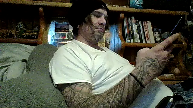 Snapshot of clitstitsandbongrips chatting on December 11, 10:16 pm clitstitsandbongrips online show from December 11, 10:16 pm