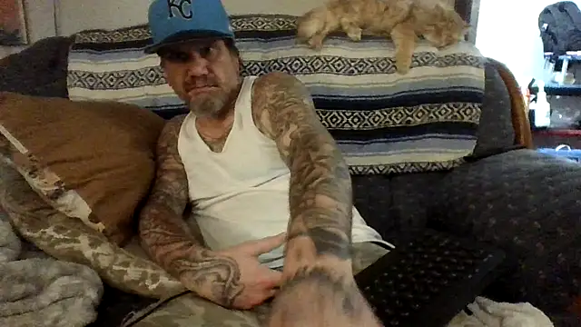 Snapshot of clitstitsandbongrips chatting on October 10, 7:13 pm clitstitsandbongrips online show from October 10, 7:13 pm