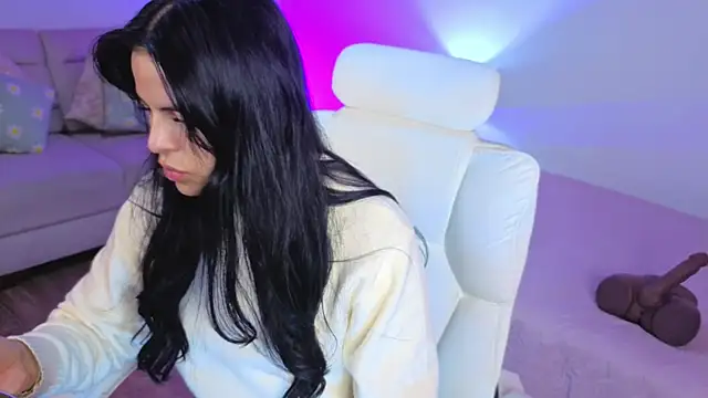 Eliie Ruizz online show from April 22, 4:04 am