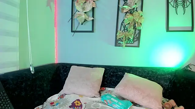 Annie karlsson   online show from December 23, 8:25 pm