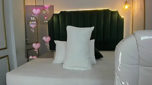 Snapshot of HannaPaola chatting on February 6, 4:21 am HannaPaola online show from February 6, 4:21 am