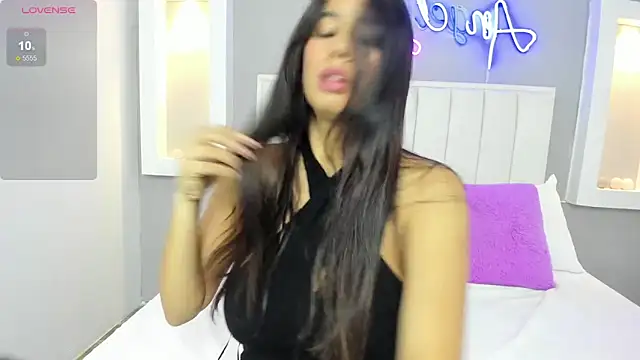 Snapshot of HannaPaola chatting on February 25, 10:39 pm HannaPaola online show from February 25, 10:39 pm