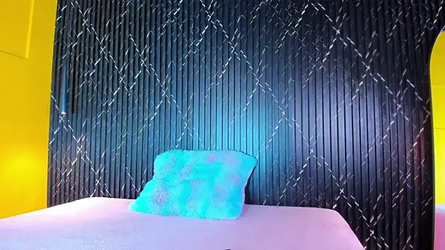 Snapshot of valentina_lux chatting on October 3, 8:17 pm valentina lux online show from October 3, 8:17 pm