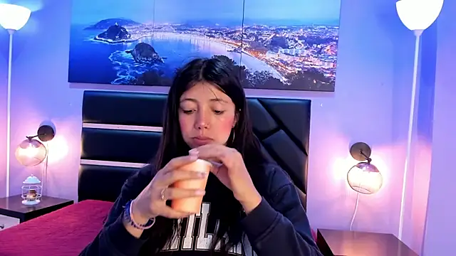 KimberlyVillaLobos online show from April 21, 11:16 am