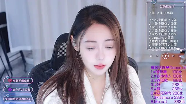 Snapshot of Roseonly_ chatting on January 13, 5:33 am Roseonly  online show from January 13, 5:33 am