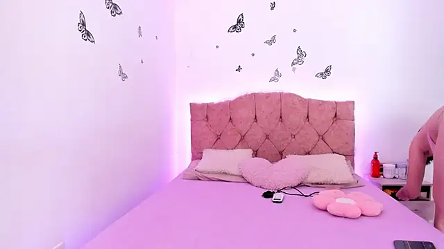 Snapshot of jade_dakota__ chatting on October 21, 12:00 am jade dakota online show from October 21, 12:00 am