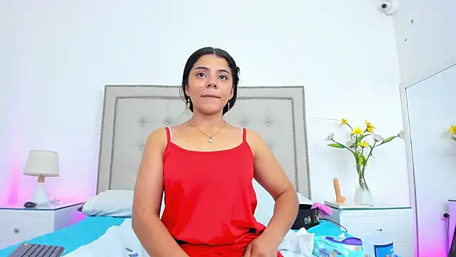 JulieeHabubu online show from April 4, 8:28 pm