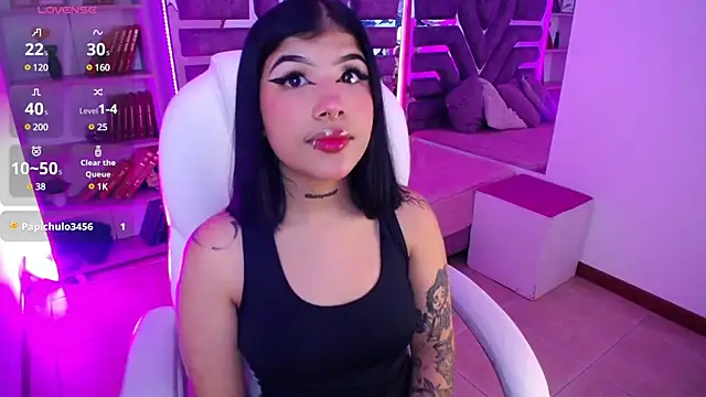 AliceWalker 11 online show from February 3, 8:13 pm