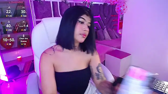 AliceWalker 11 online show from February 10, 8:10 pm