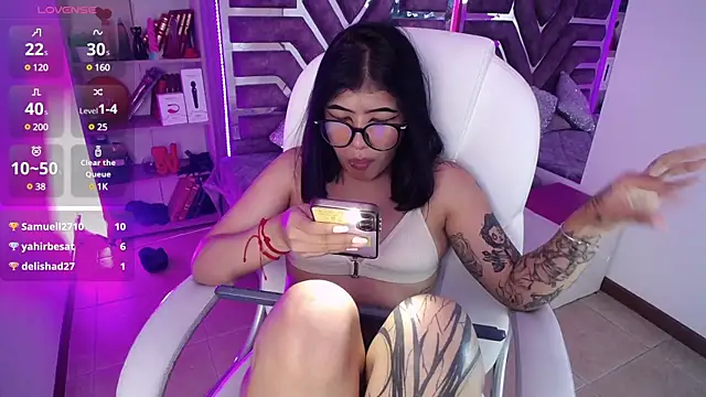 AliceWalker 11 online show from March 5, 11:05 pm