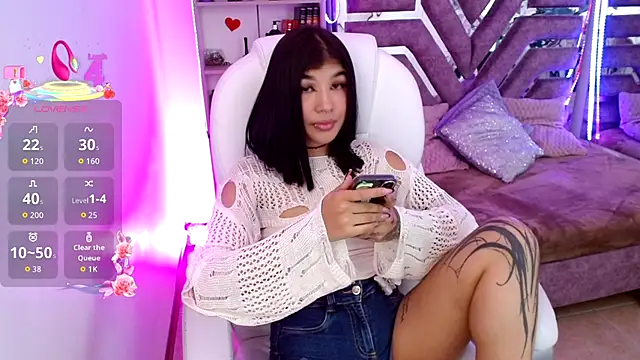 AliceWalker 11 online show from December 4, 8:39 pm