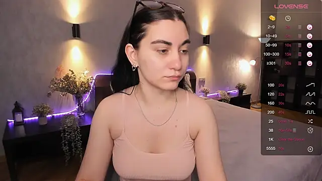 hannacheekss  online show from December 12, 6:57 am