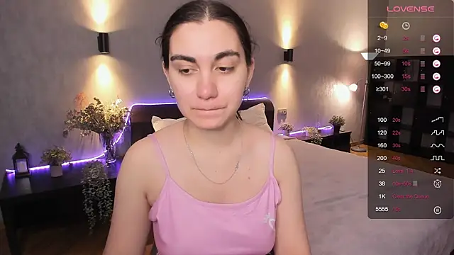 hannacheekss  online show from December 12, 10:02 am