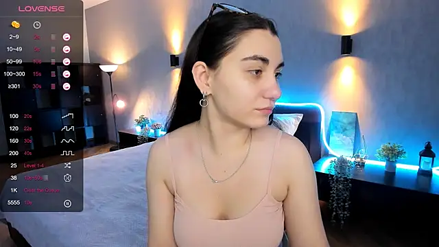 hannacheekss  online show from January 14, 2:08 am