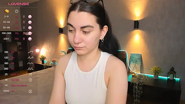 hannacheekss  online show from January 20, 2:01 am