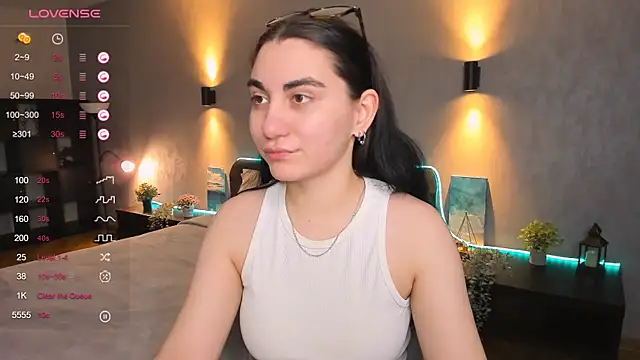 hannacheekss  online show from January 20, 5:04 am