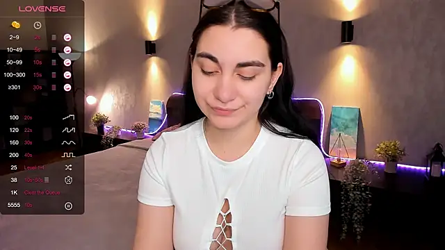 hannacheekss  online show from February 4, 2:07 am