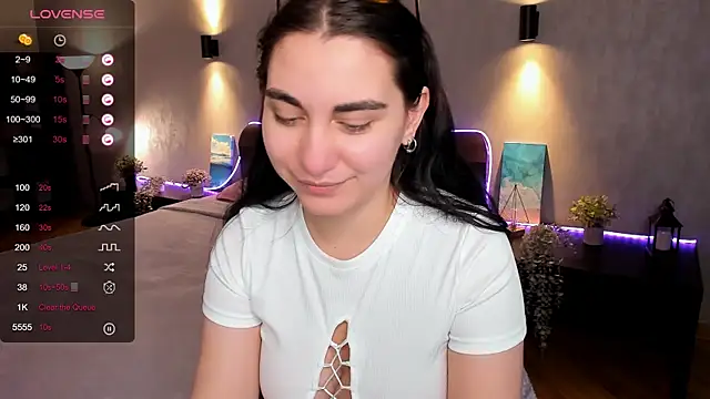 hannacheekss  online show from February 4, 5:10 am