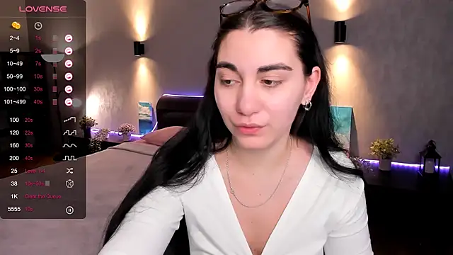 hannacheekss  online show from February 12, 4:54 am