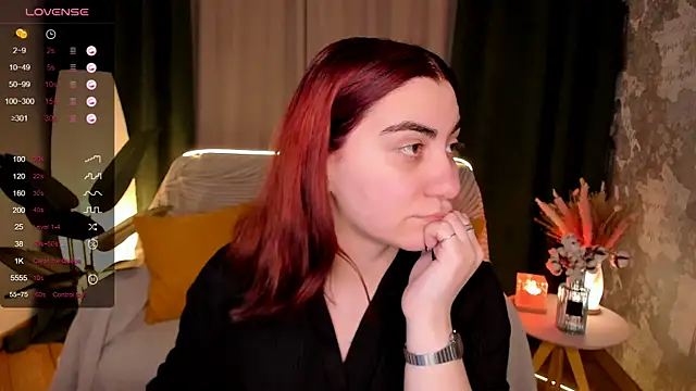 hannacheekss  online show from December 3, 2:08 am