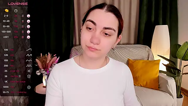 hannacheekss  online show from April 10, 2:06 am