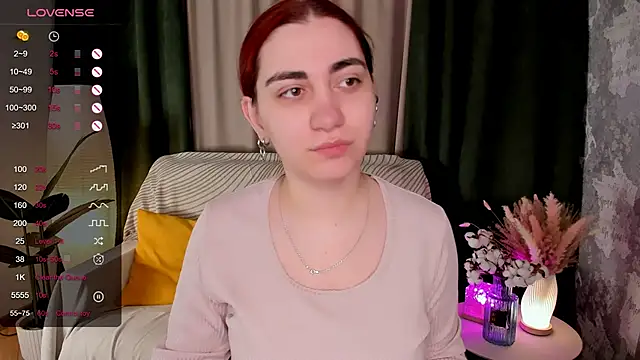 hannacheekss  online show from April 24, 2:14 am