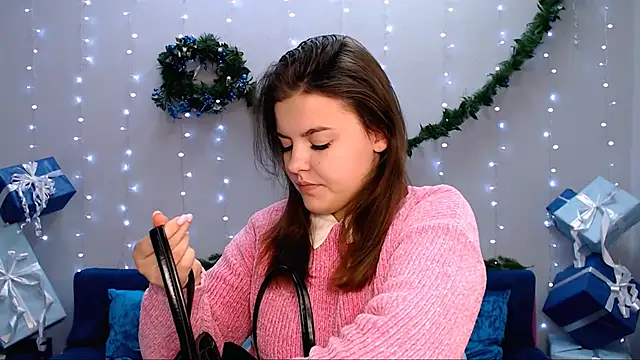 Snapshot of showmeparadise chatting on December 12, 6:03 am showmeparadise online show from December 12, 6:03 am