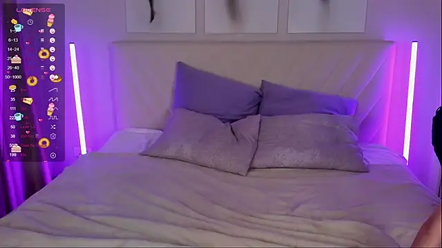 Emily Strikeee online show from November 19, 10:04 am