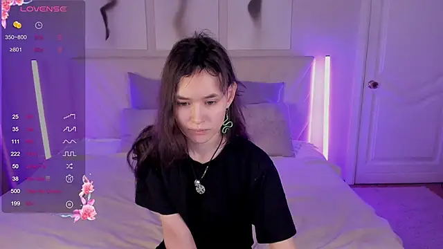 Emily Strikeee online show from November 28, 10:18 am