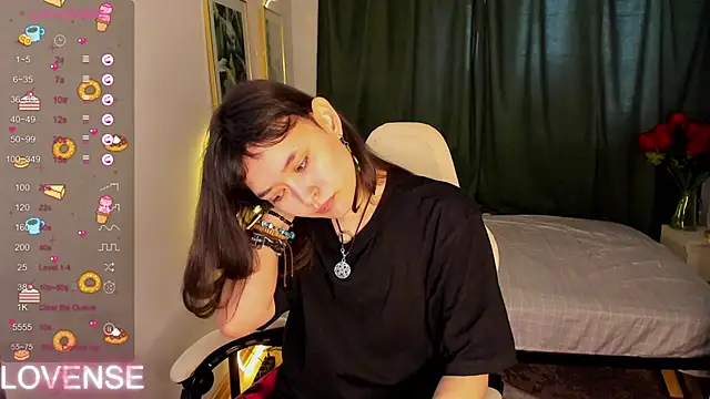 Emily Strikeee online show from April 9, 1:27 am