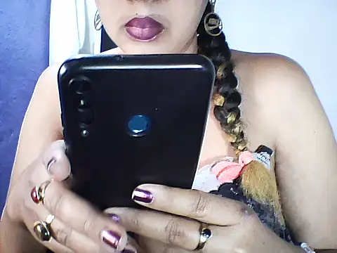 Snapshot of layanah12 chatting on October 11, 5:39 am layanah12 online show from October 11, 5:39 am