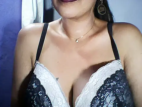 Snapshot of layanah12 chatting on October 11, 6:39 pm layanah12 online show from October 11, 6:39 pm