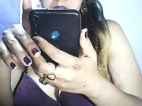 Snapshot of layanah12 chatting on October 12, 7:13 pm layanah12 online show from October 12, 7:13 pm