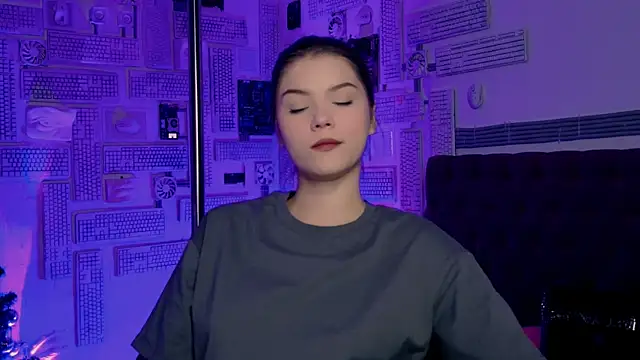 EvaThopson online show from February 1, 12:05 pm