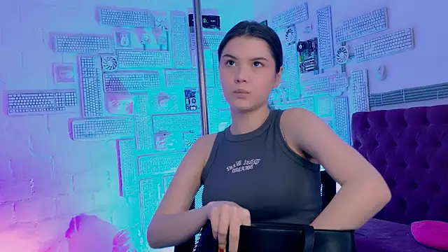 EvaThopson online show from February 7, 8:11 am