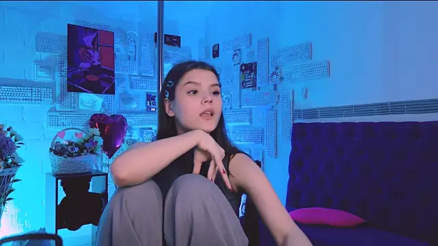 EvaThopson online show from February 28, 6:09 pm