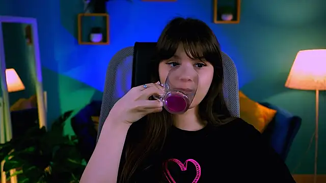 EvaThopson online show from April 23, 10:03 am