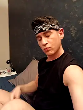 Snapshot of ElyasMatt chatting on January 14, 4:18 pm ElyasMatt online show from January 14, 4:18 pm