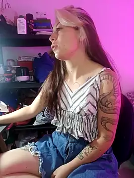 Snapshot of Tefannyy_ chatting on May 8, 1:38 pm Tefannyy online show from May 8, 1:38 pm