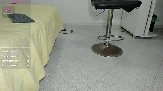 mia  fernandez online show from January 19, 10:06 pm