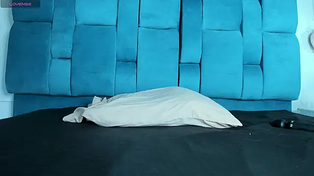 mia  fernandez online show from March 16, 7:18 pm