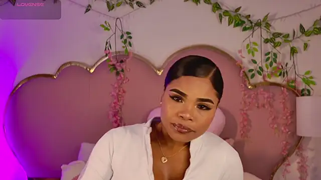 NahiaraReina online show from April 18, 2:43 pm