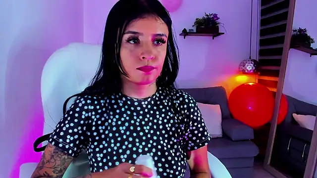 yenny garcia online show from November 4, 6:18 pm