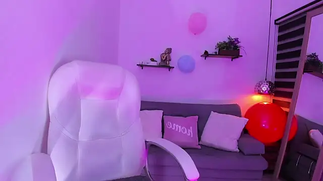 yenny garcia online show from November 8, 6:18 pm